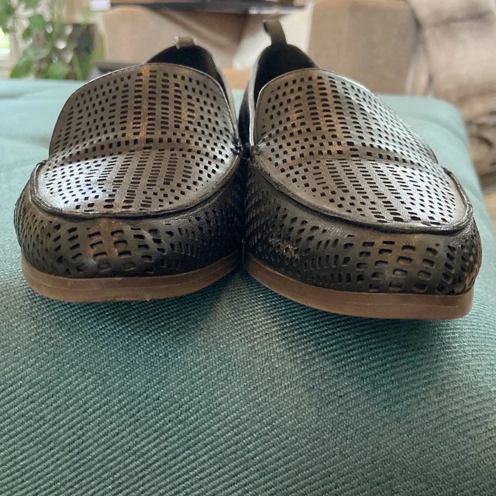 Nice black leather loafers in good condition. Great for fall! Size 6.5M ladies.